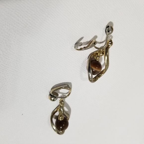 one inch clip on gold tone dangle brown cats eye earrings - Picture 8 of 9